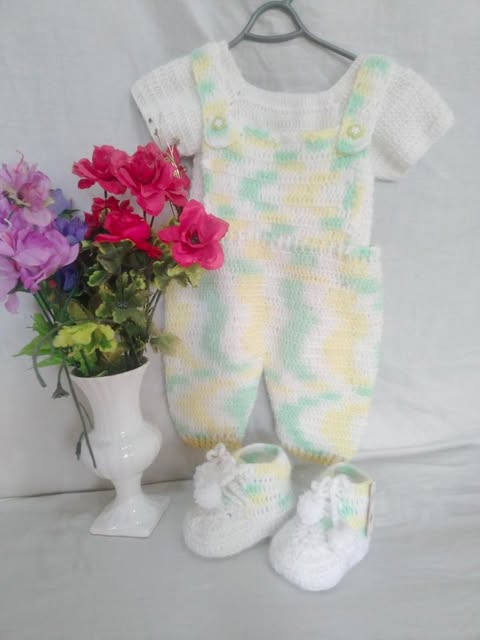 Handmade Crochet Baby Outfit with Matching Shoes – 1 Year Old ( Random color) )